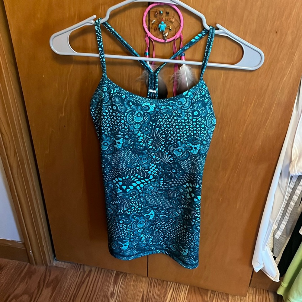 Lululemon race back tank with built in bra